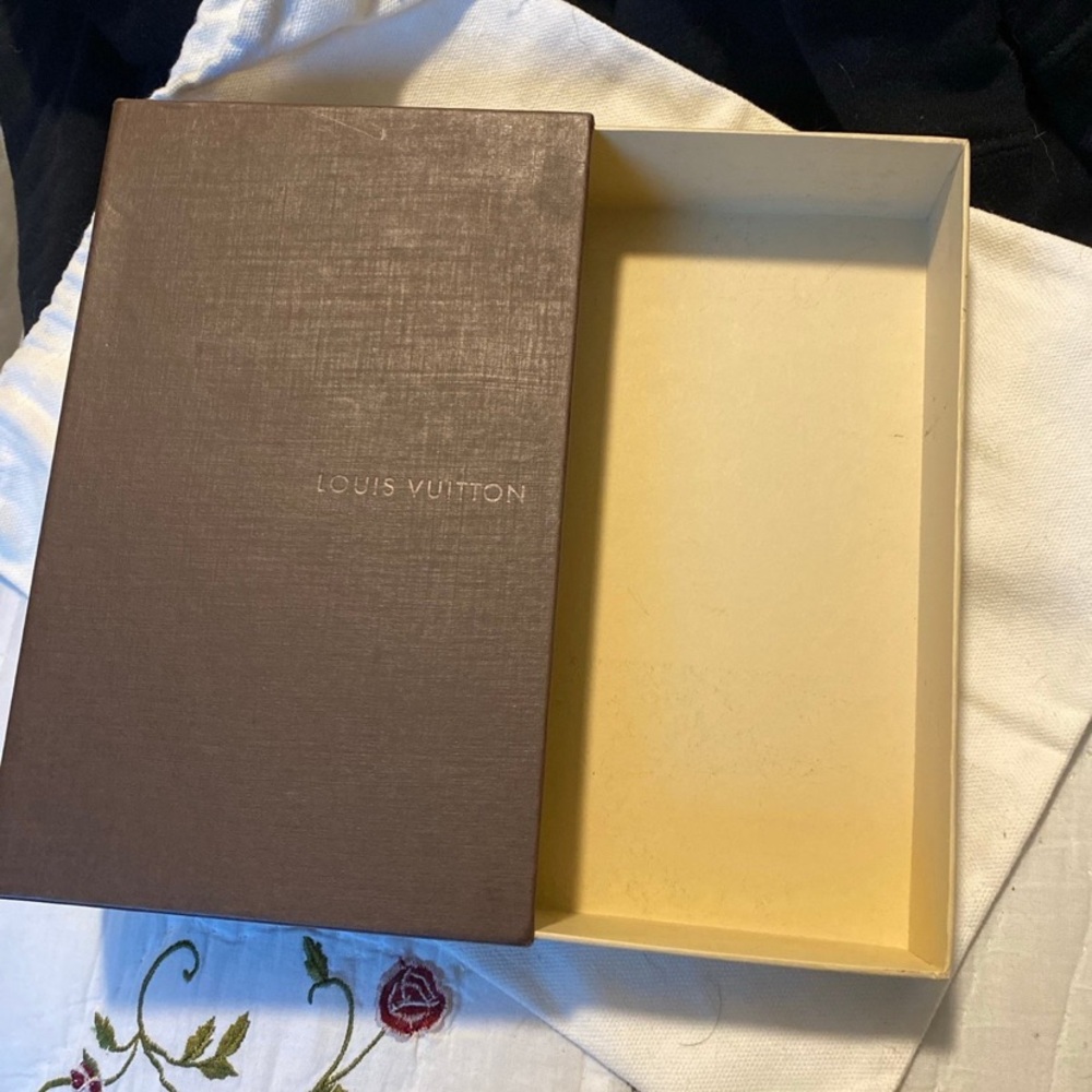 Louis Vuitton Chocolate Brown Gift Box - Picture 5 of 8